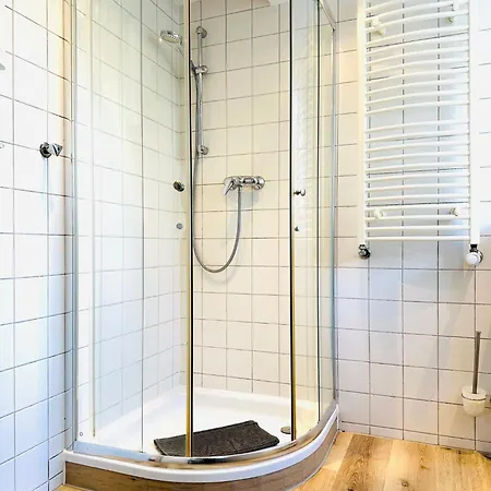 Kiefern Apartment- Parkplatz- Waschmaschine Βόλφσμπουργκ